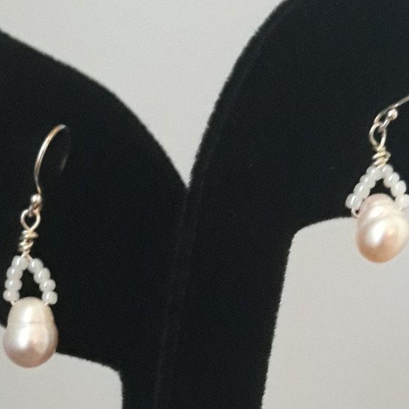 Pale pink pearl choker and earring set. - Picture 5 of 5